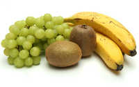 banan, hrozny, kiwi