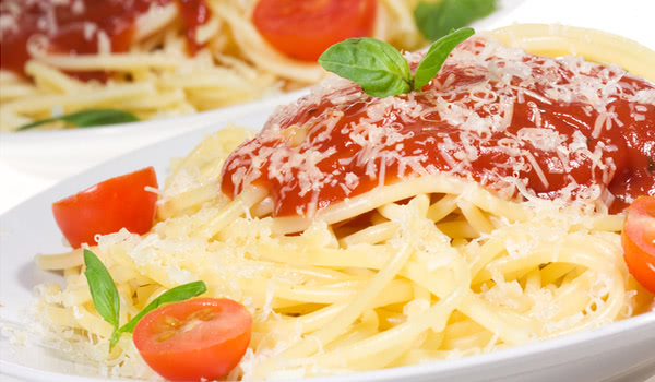 špagety s rajčatovou omáčkou