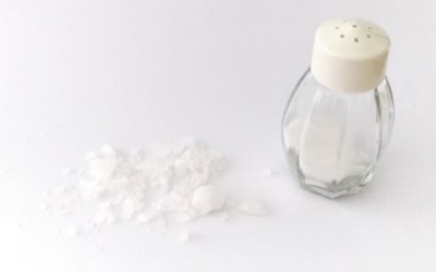 Přemíra soli škodí zdraví a zadržuje vodu