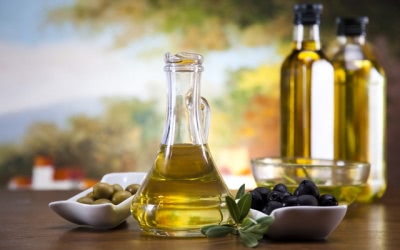 Zdravý olivový olej je v kuchyni nepostradatelný
