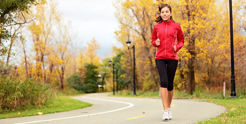 i běh pomáhá na posílení svalů na břiše